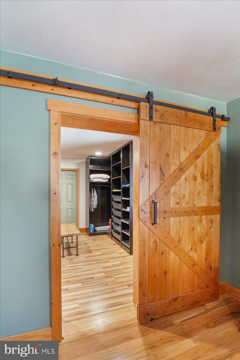 126 President Avenue Rutledge, PA 19070 - Photo 21 of 35 Main bedroom walk-in closet