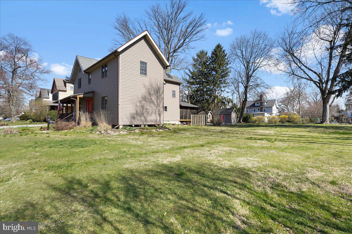 126 President Avenue Rutledge, PA 19070 - Photo 33 of 35 Side yard