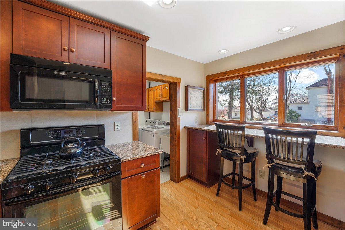 126 President Avenue Rutledge, PA 19070 - Photo 10 of 35 Breakfast bar with view of the yard