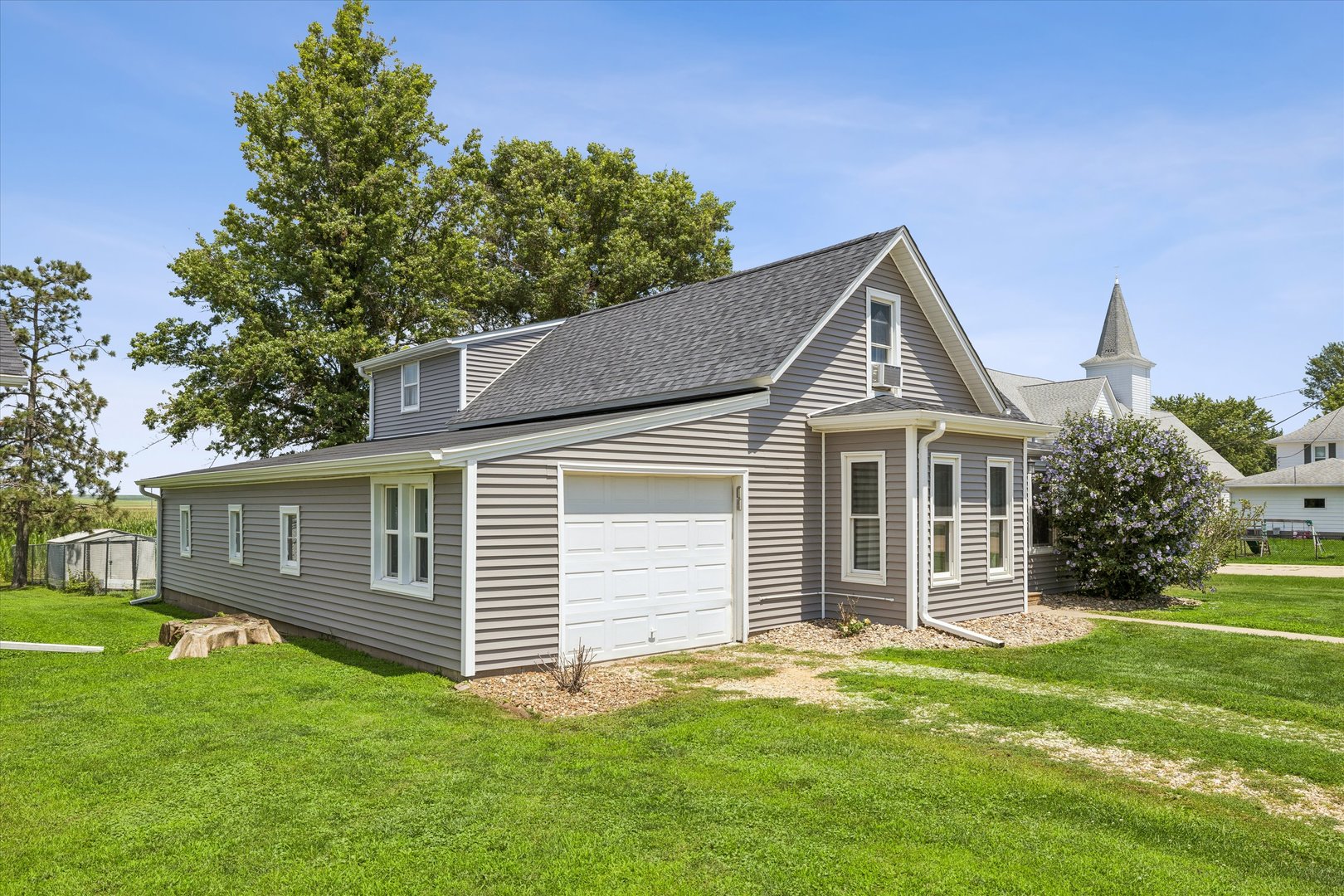 614 Dewitt Street Grand Mound, IA 52751 - Photo 2 of 31