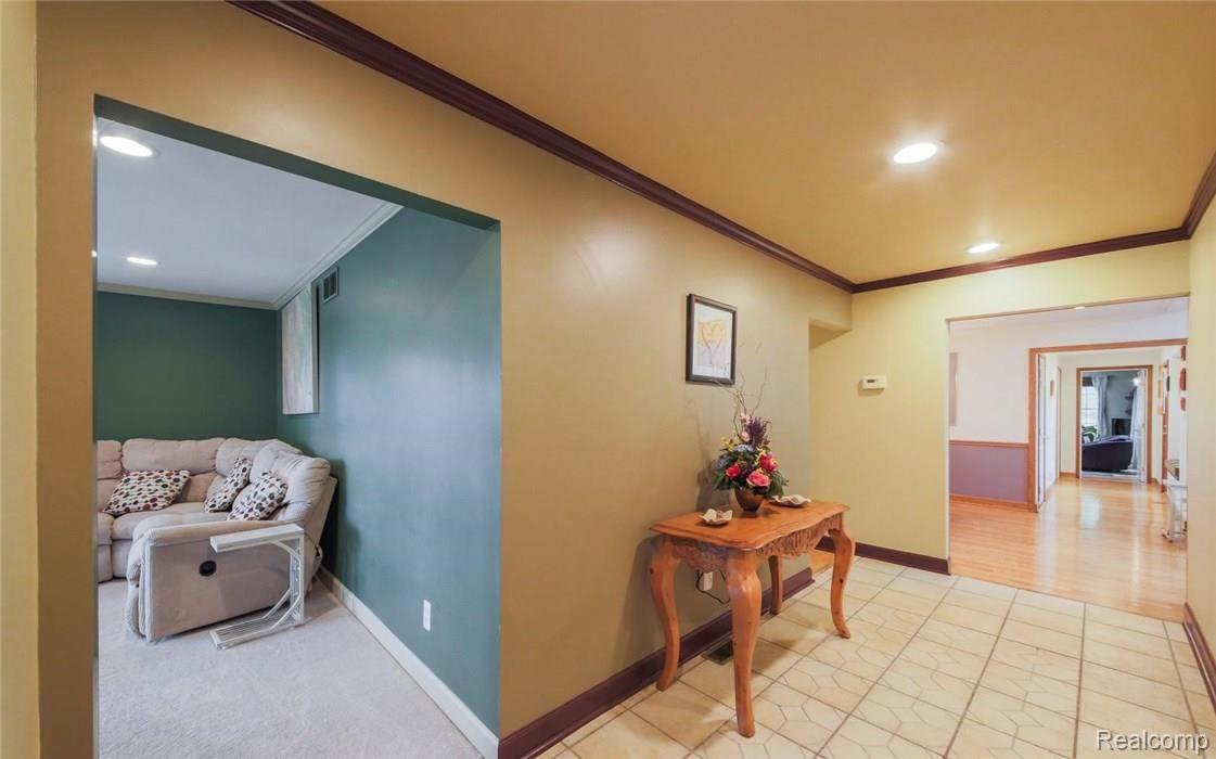 17949 Merriman Road Livonia, MI 48152 - Photo 5 of 36 4.jpg