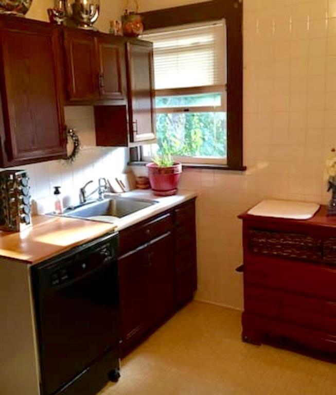 31 Radium Street Observatory Hill, PA 15214 - Photo 6 of 6 Second floor kitchen