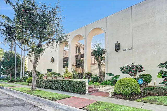 $819,000 | 5348 Fairview Boulevard, Unit 3, Ladera Heights, CA 90056