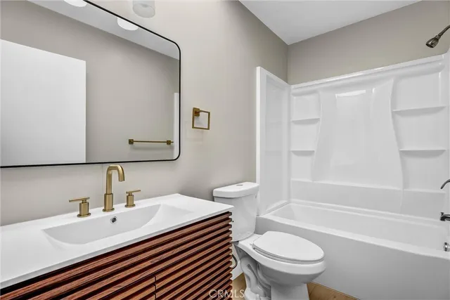 $819,000 | 5348 Fairview Boulevard, Unit 3, Ladera Heights, CA 90056