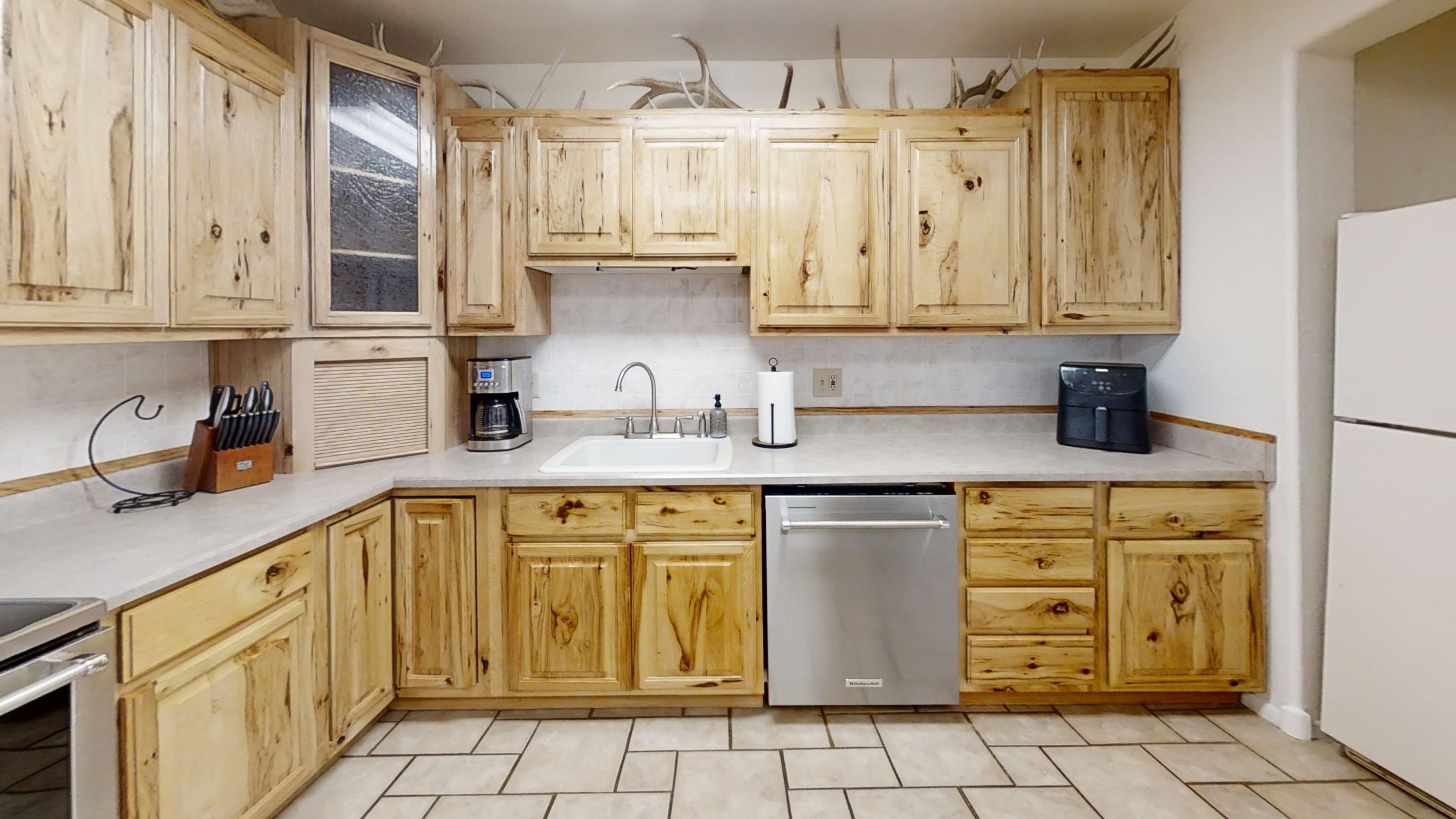 242 Daisy Street Casper, WY 82604 - Photo 5 of 30