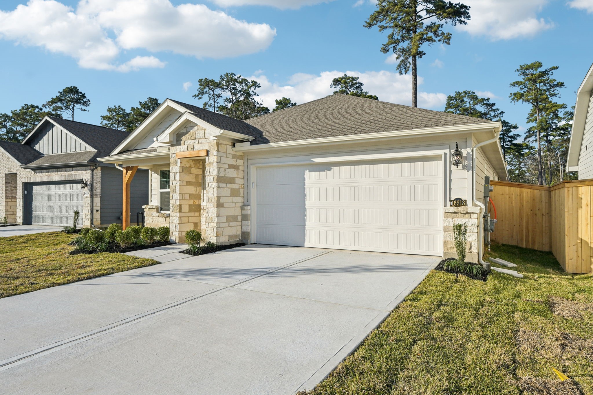 16213 Parish Pointe Court Conroe, TX 77302 - Photo 3 of 32
