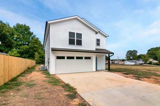 $289,000 | 504 South Market Street, Paris, TN 38242