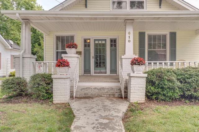 a house view with a outdoor space