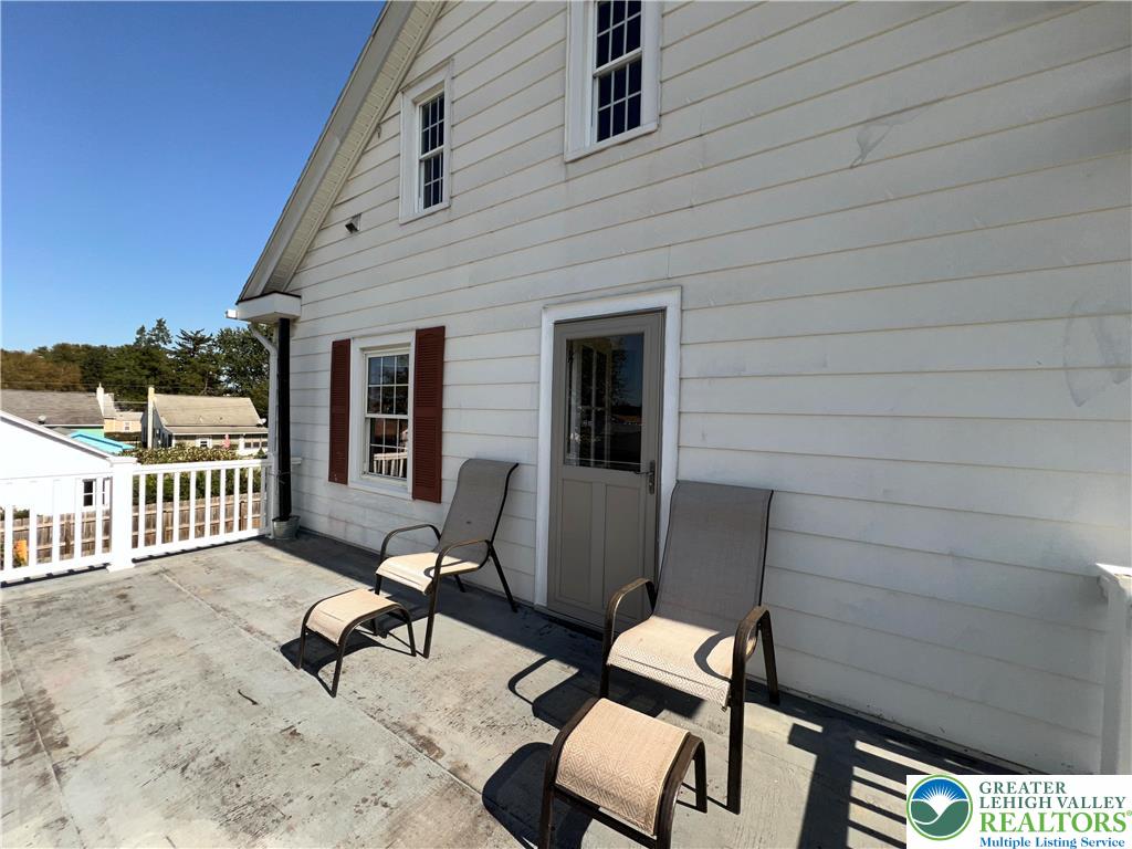 135 West Wabash Street Allentown, PA 18103 - Photo 31 of 69 a view of a chairs and table in patio