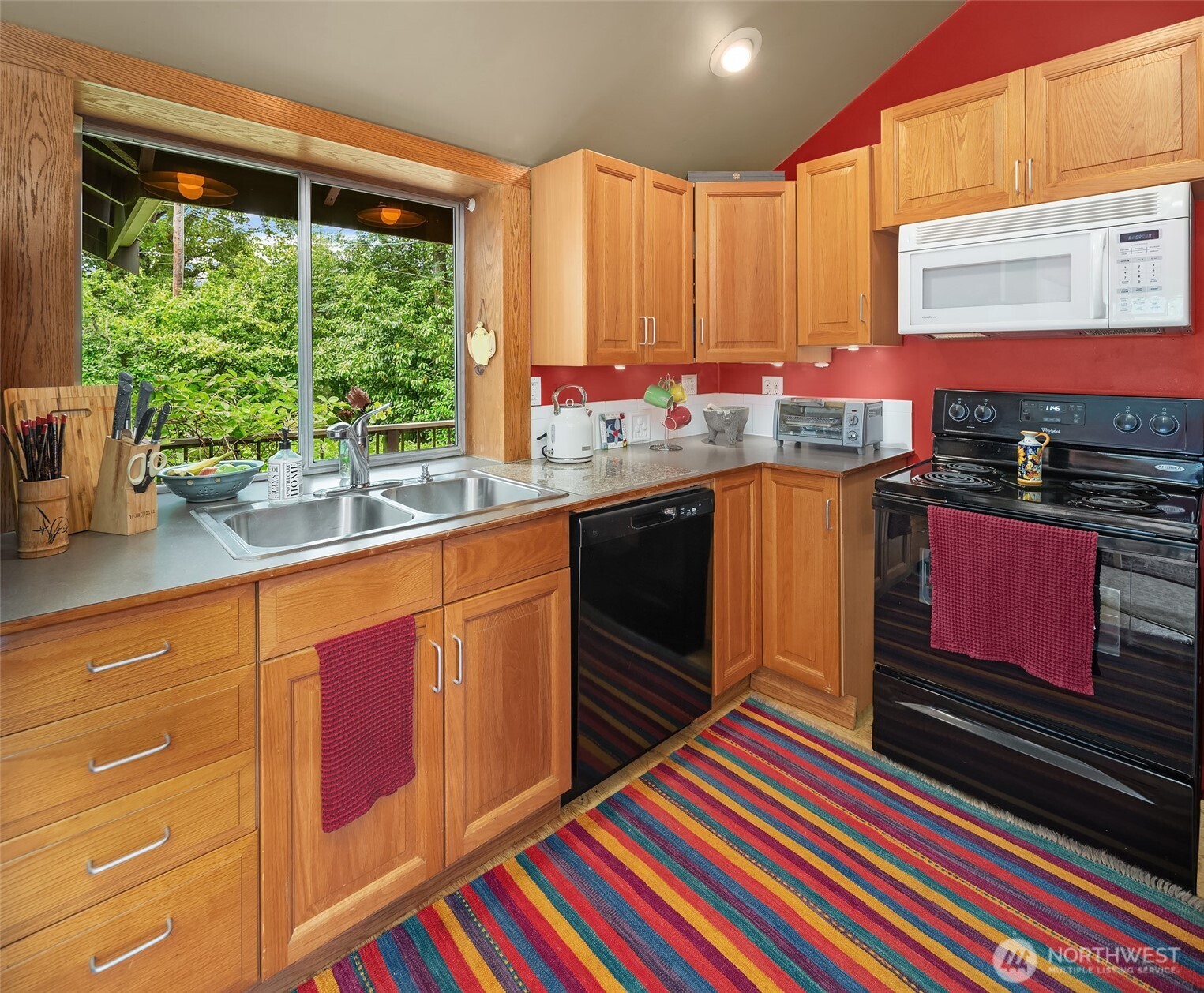 18115 Beall Road Southwest Vashon, WA 98070 - Photo 7 of 19 Gallery Image 7