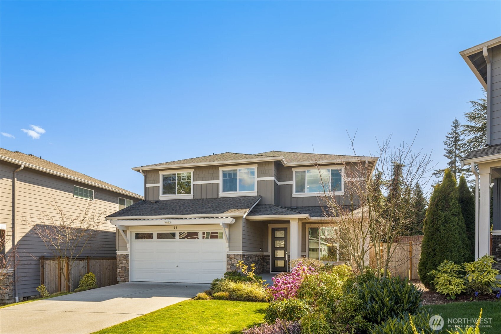 24 174th Place Southwest Bothell, WA 98012 - Photo 32 of 33 a front view of a house with a yard