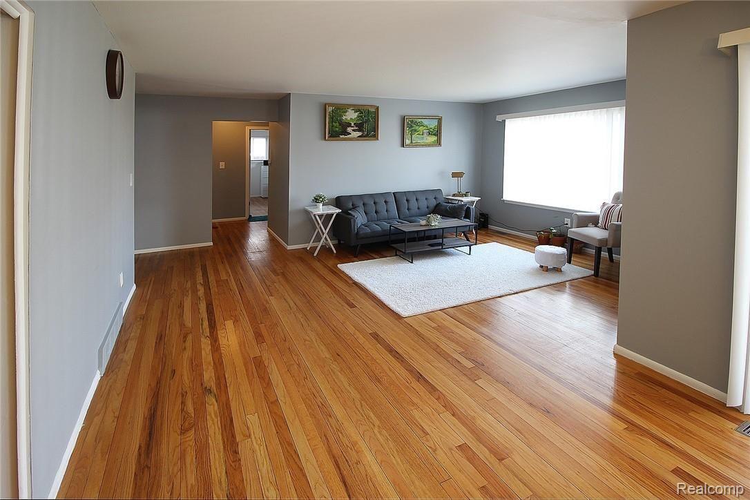 13657 Martin Road Warren, MI 48088 - Photo 3 of 16 living-room (1).jpg