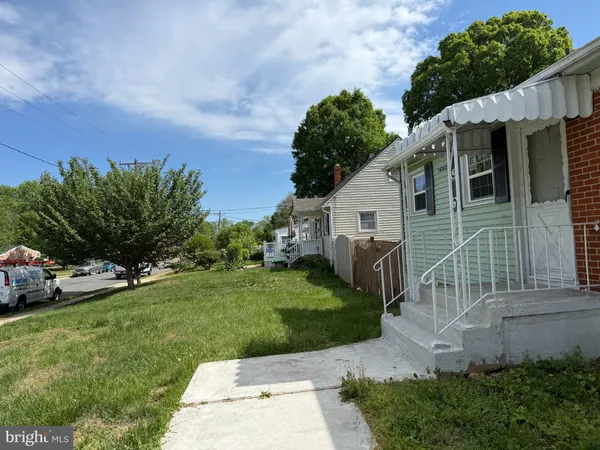 $2,300 | 14212 Fisher Avenue, Woodbridge, VA 22191