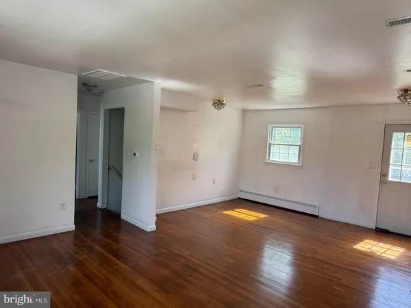 $2,300 | 14212 Fisher Avenue, Woodbridge, VA 22191