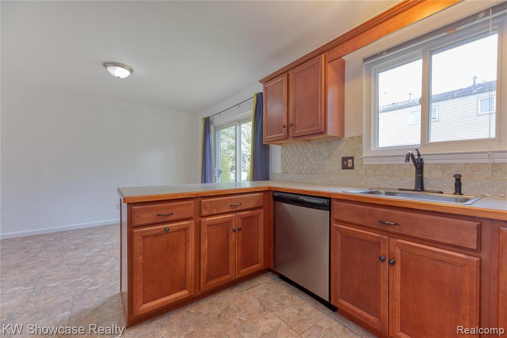 3276 Williamsburg Road Ann Arbor, MI 48108 - Photo 8 of 18