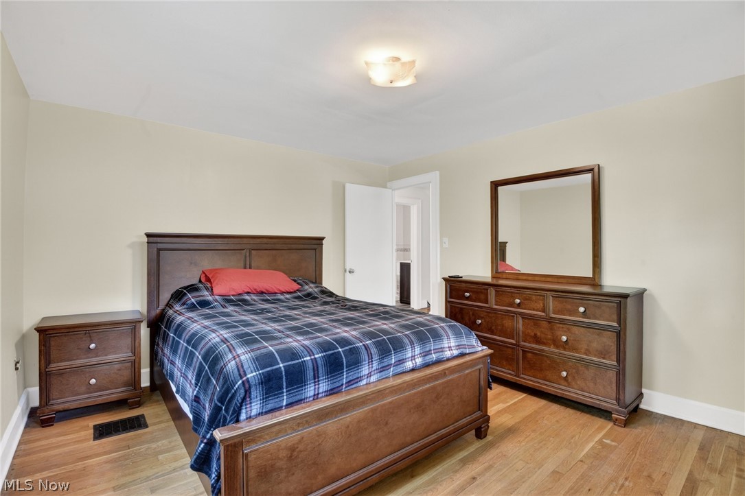 927 Englewood Road Cleveland Heights, OH 44121 - Photo 18 of 37