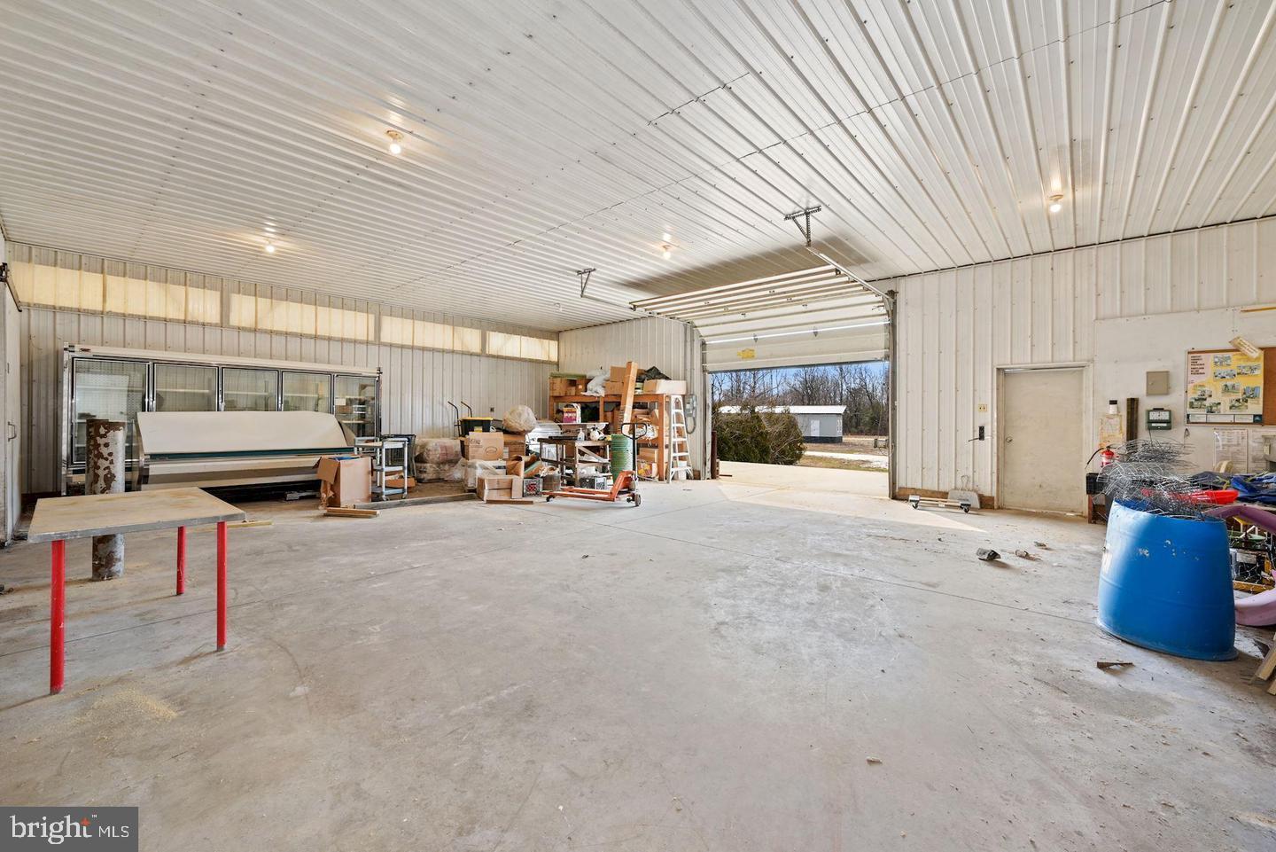 601 Quinton-Marlboro Road Bridgeton, NJ 08302 - Photo 16 of 17 a living room with furniture and a large window
