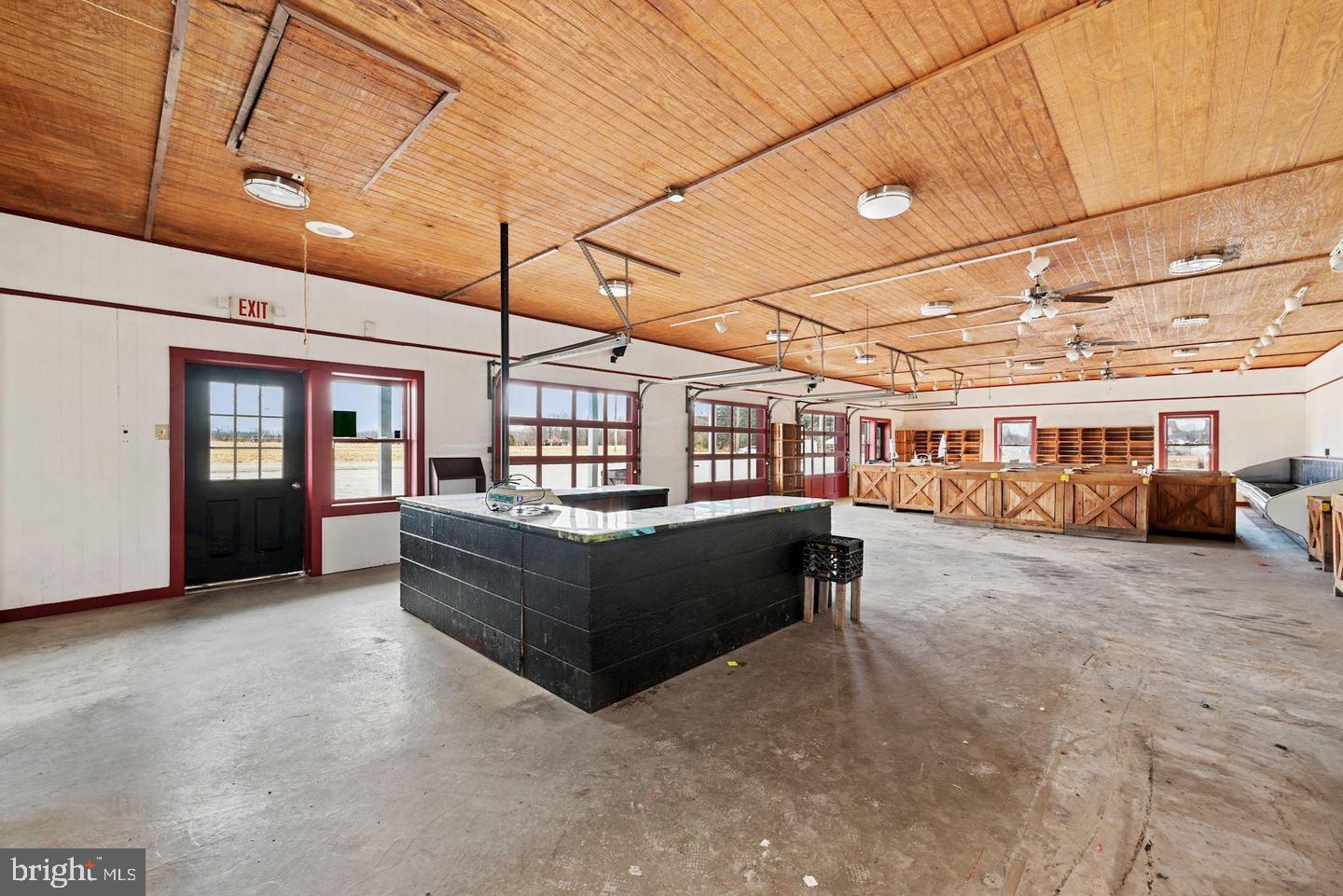 601 Quinton-Marlboro Road Bridgeton, NJ 08302 - Photo 5 of 17 a living room with furniture