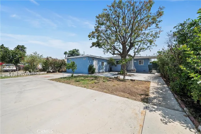 a view of a house with a yard and garage