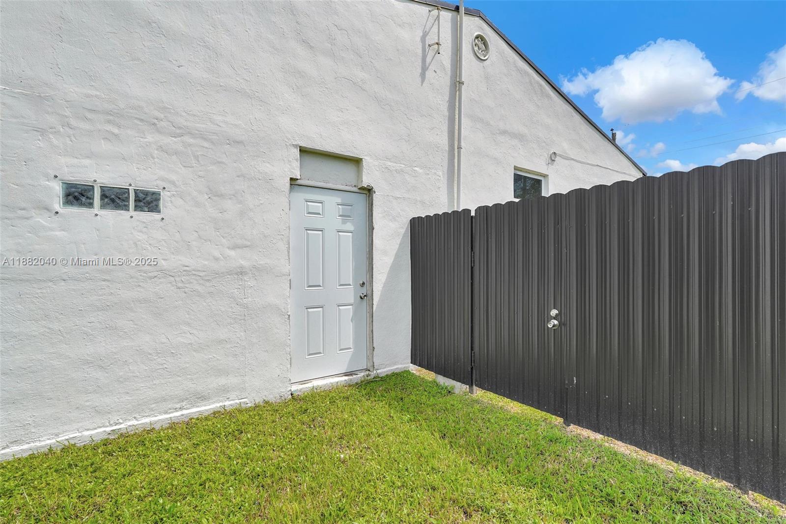 1090 Northwest 77th Street Miami, FL 33150 - Photo 13 of 77