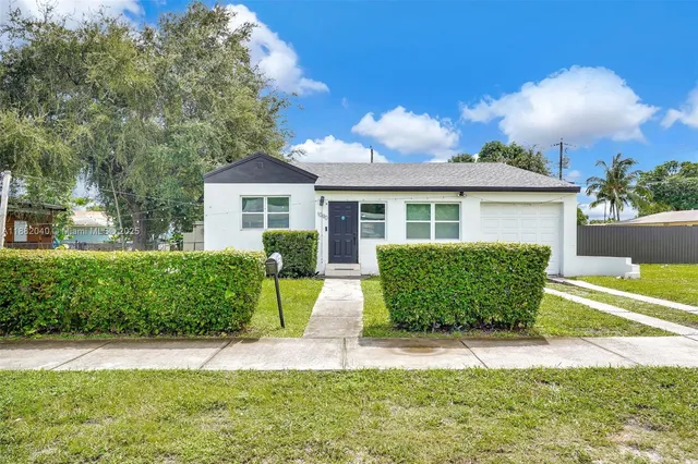 a view of a house with a big yard