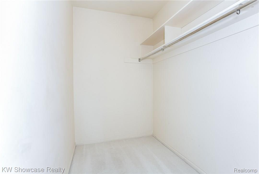 1900 East Vly Road Bloomfield Hills, MI 48304 - Photo 6 of 68 Closet at Front Entrance.
