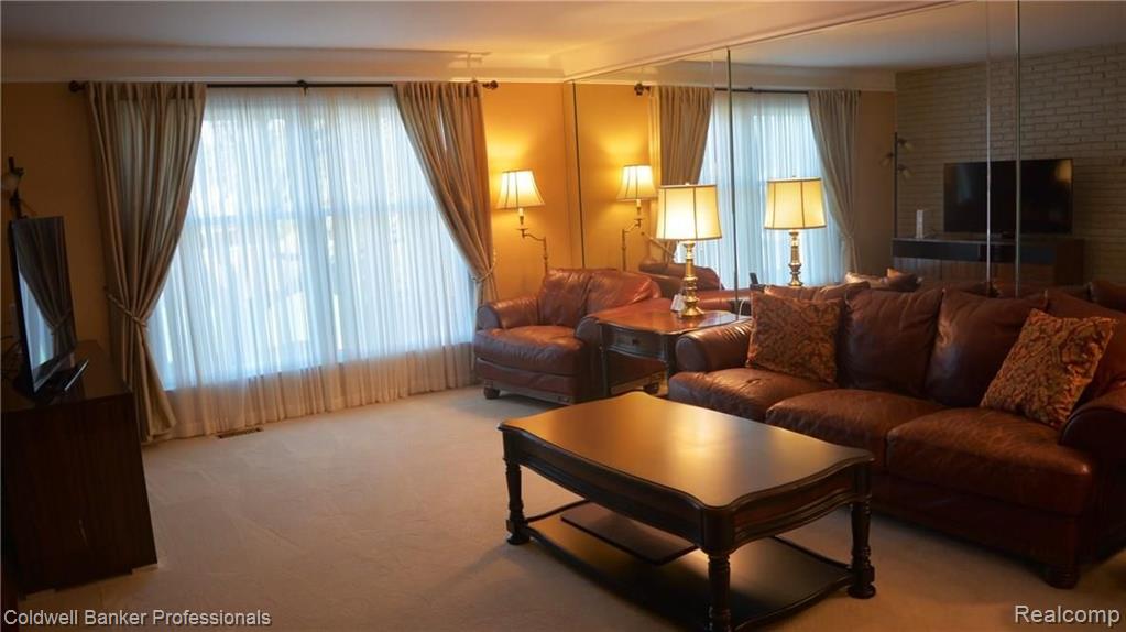 1750 Vernier Road, Unit 9 Grosse Pointe Woods, MI 48236 - Photo 5 of 37