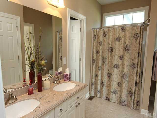 1623 Weatherford Circle Raleigh, NC 27604 - Photo 16 of 25 Bathroom