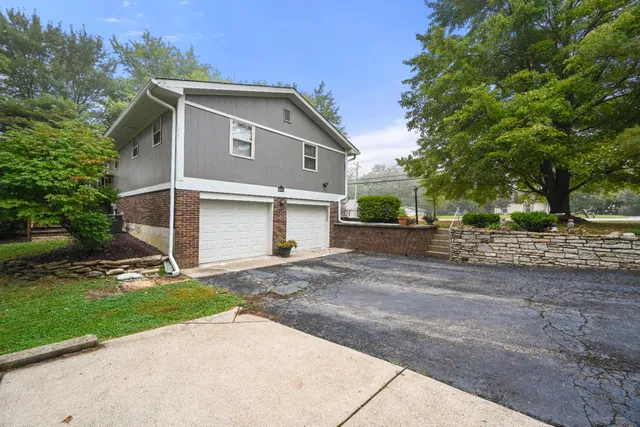 $328,000 | 2222 Bunkum Drive, Lawrenceburg, IN 47025