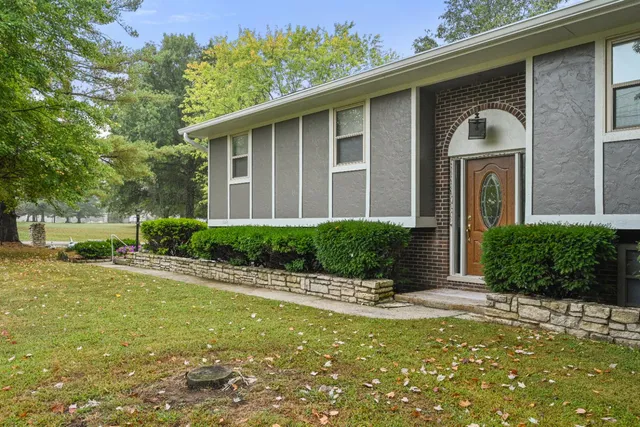 $328,000 | 2222 Bunkum Drive, Lawrenceburg, IN 47025