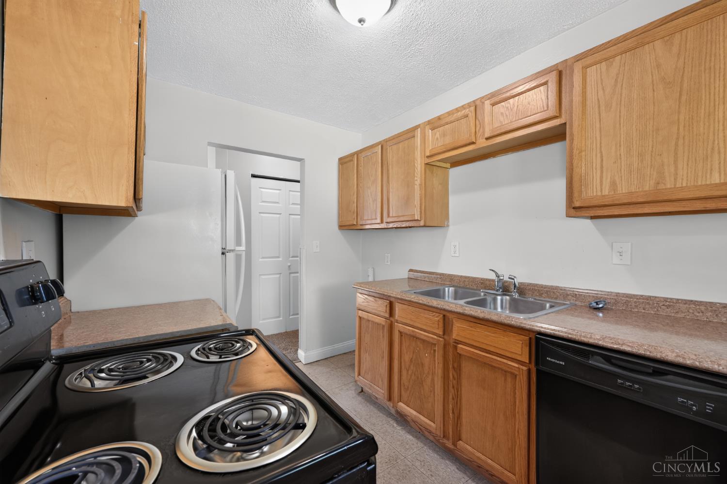 8745 Daly Road Cincinnati, OH 45231 - Photo 10 of 31 Gallery Image 10