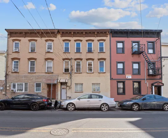 $1,995 | 388 Palisade Avenue, Unit 2, Jersey City, NJ 07307