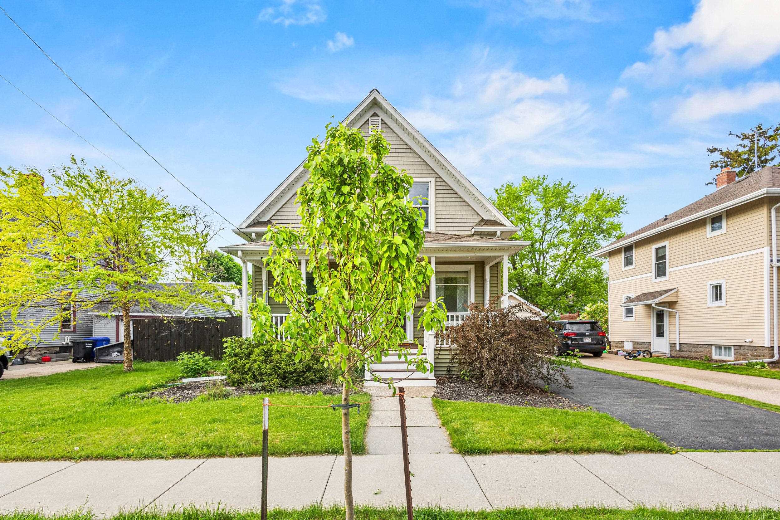 808 East Hancock Street Appleton, WI 54911 - Photo 4 of 64