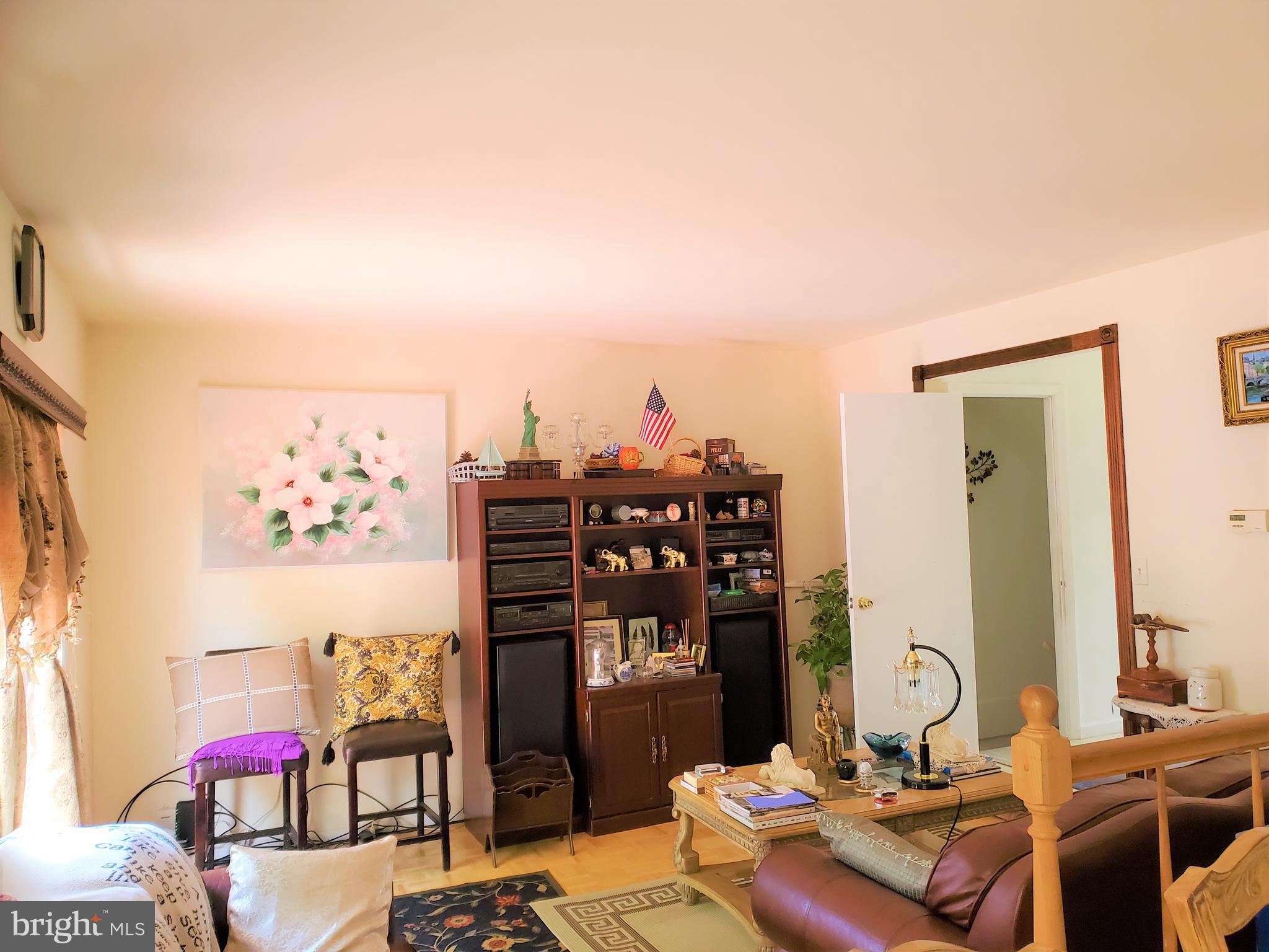 8903 Centerway Road Gaithersburg, MD 20879 - Photo 4 of 7 Living/Dining area