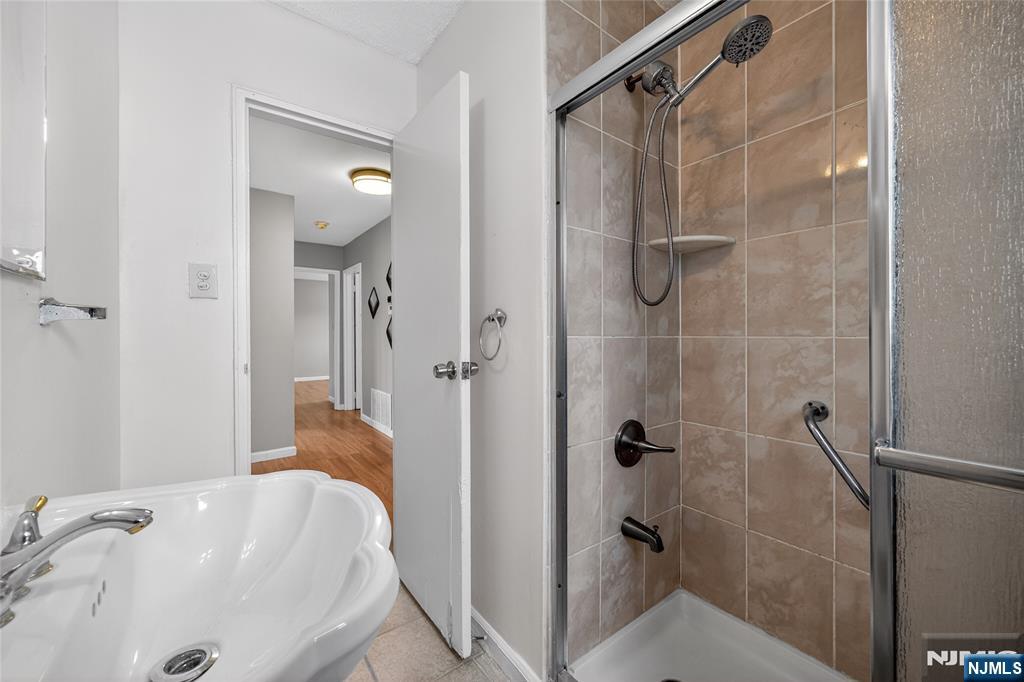 340 Old Post Road Edison, NJ 08817 - Photo 16 of 27