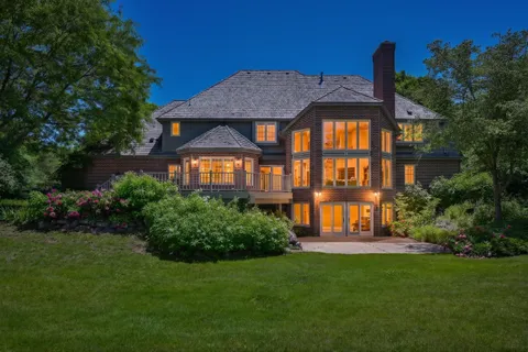 $2,695,000 | 2146 West Columbia Court, Mequon, WI 53092