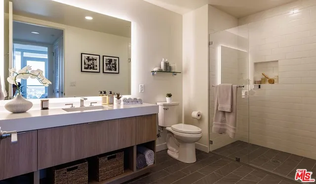 $7,225 | 11750 Wilshire Boulevard, Unit 3404, Los Angeles, CA 90025