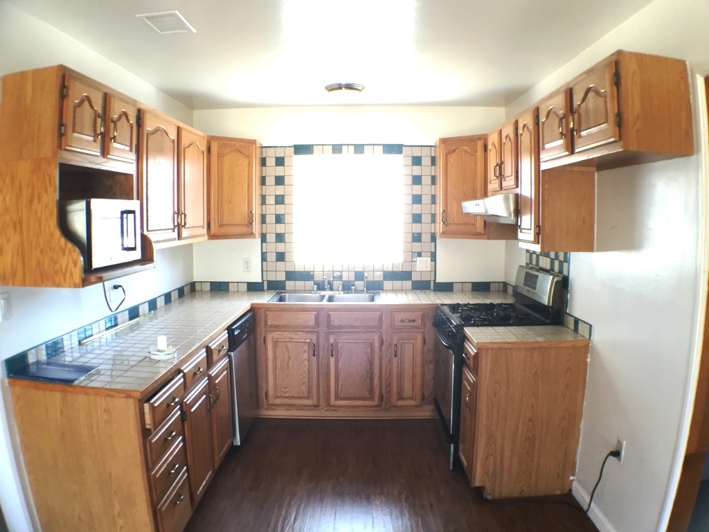 9732 Sutton Court Santee, CA 92071 - Photo 2 of 9