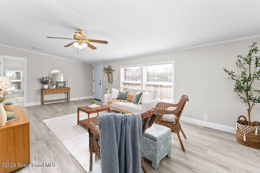 18137 Hollister Road Orlando, FL 32820 - Photo 4 of 28 Light-Filled Rooms