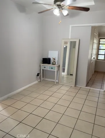 a view of a livingroom with furniture and an entryway