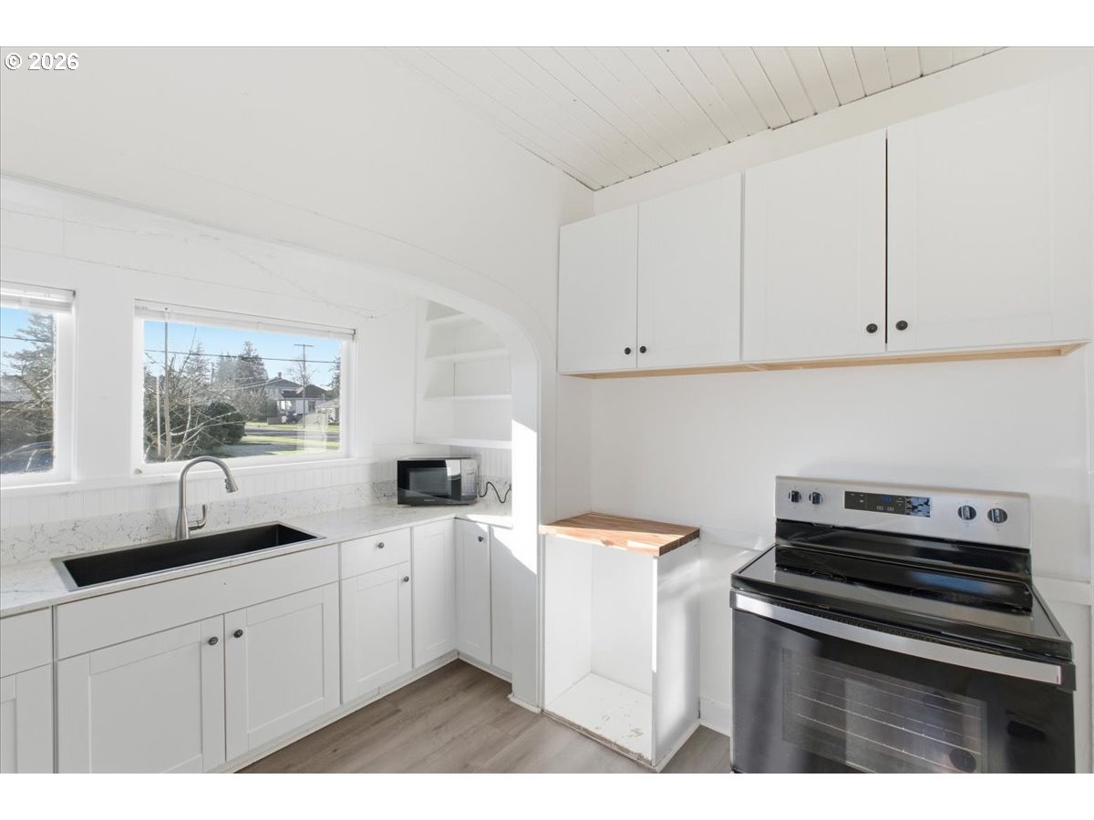 109 East Isabella Street Lebanon, OR 97355 - Photo 11 of 40