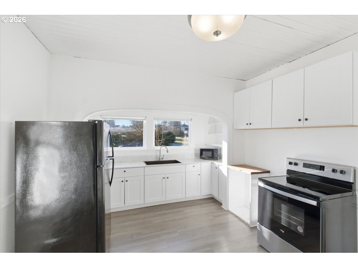 109 East Isabella Street Lebanon, OR 97355 - Photo 12 of 40