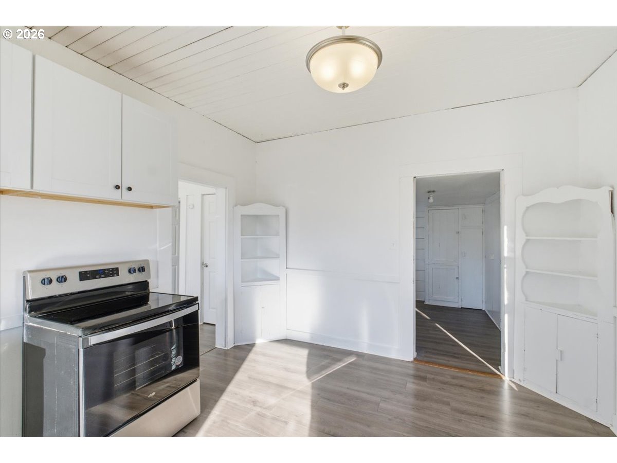 109 East Isabella Street Lebanon, OR 97355 - Photo 13 of 40