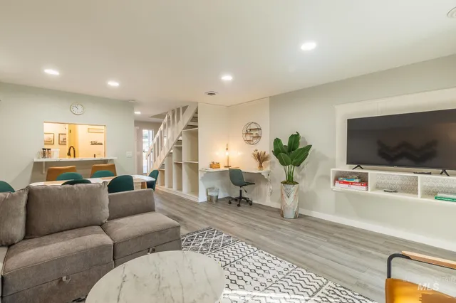 $319,900 | 352 North Eagle Road, Eagle, ID 83616