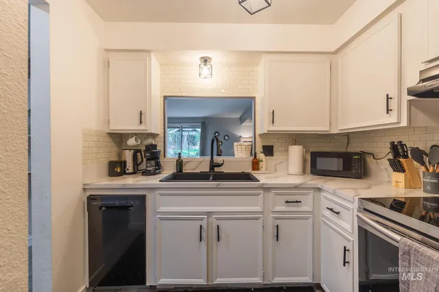 $319,900 | 352 North Eagle Road, Eagle, ID 83616