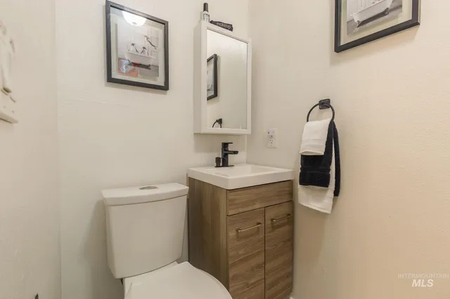 $319,900 | 352 North Eagle Road, Eagle, ID 83616