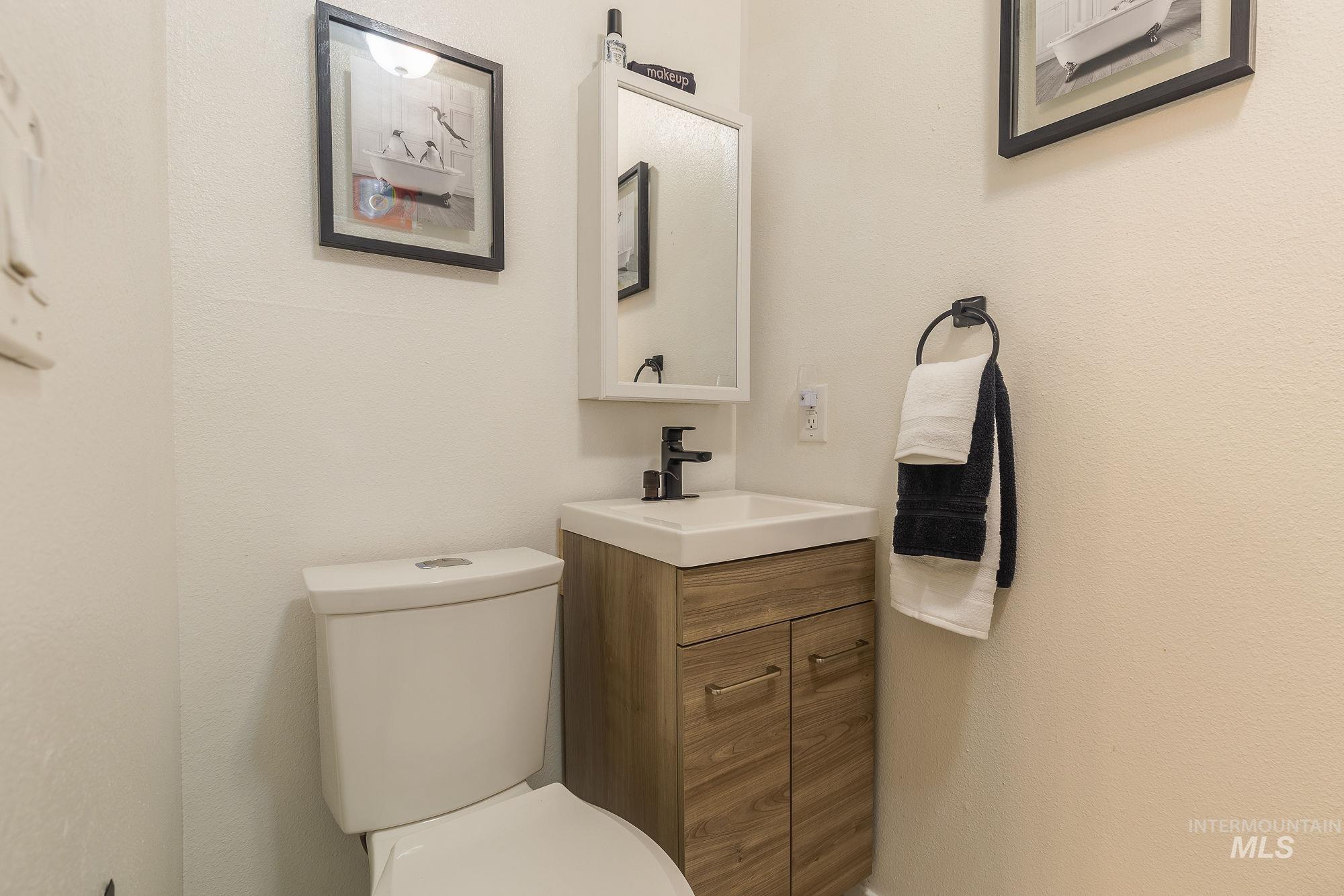 352 North Eagle Road Eagle, ID 83616 - Photo 22 of 44 Bathroom with vanity and toilet