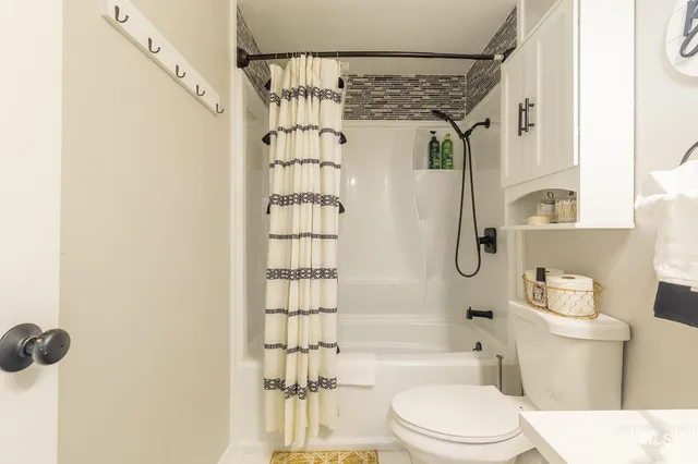 $319,900 | 352 North Eagle Road, Eagle, ID 83616