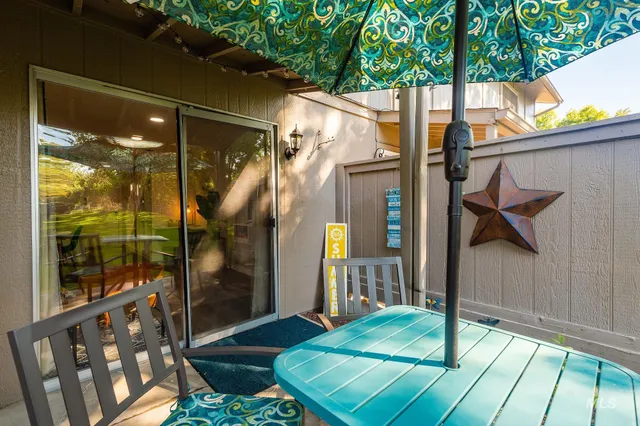 $319,900 | 352 North Eagle Road, Eagle, ID 83616