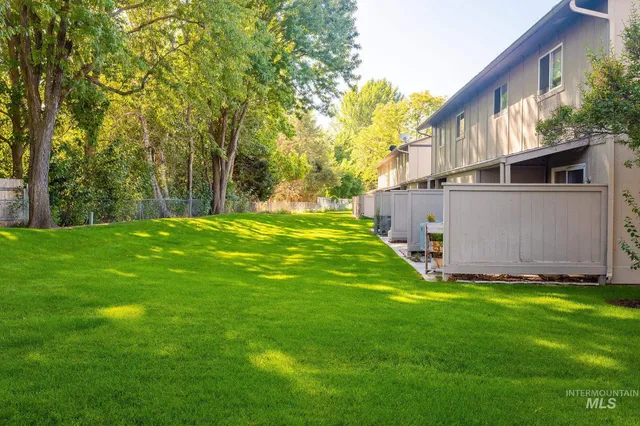 $319,900 | 352 North Eagle Road, Eagle, ID 83616